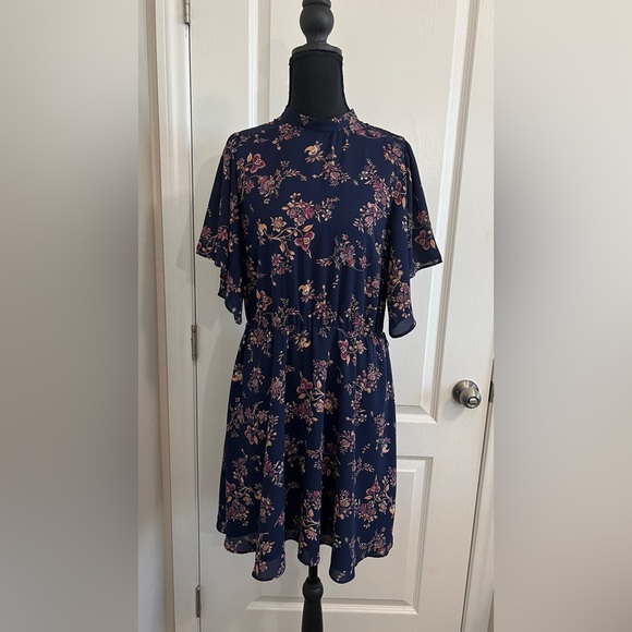 Lumiere Dresses & Skirts - Lumiere Chiffon Floral Open Back High Neck Flutter Sleeve Dress Size Small